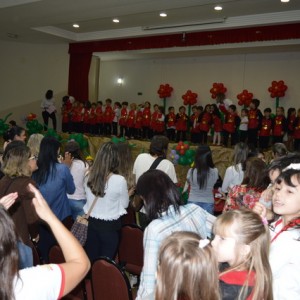 HOMENAGEM DA EDUCAÇÃO INFANTIL ÀS MÃES