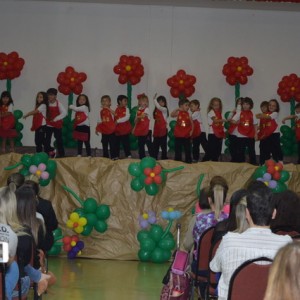 HOMENAGEM DA EDUCAÇÃO INFANTIL ÀS MÃES