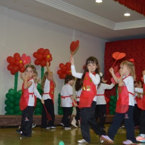 HOMENAGEM DA EDUCAÇÃO INFANTIL ÀS MÃES