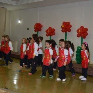 HOMENAGEM DA EDUCAÇÃO INFANTIL ÀS MÃES