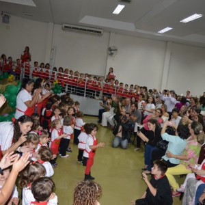 HOMENAGEM DA EDUCAÇÃO INFANTIL ÀS MÃES